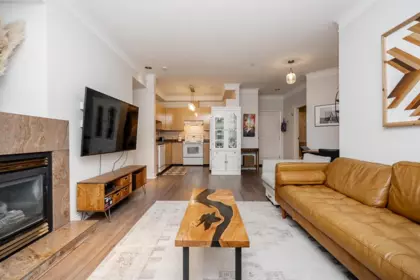 Breakfast Nook Photo of 116 8115 121a Street, Surrey, BC