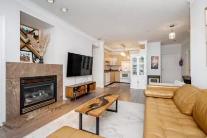 Kitchen Photo of 116 8115 121a Street, Surrey, BC