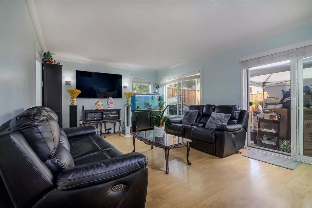 Dining Area Photo of 120 13880 74 Avenue, Surrey, BC