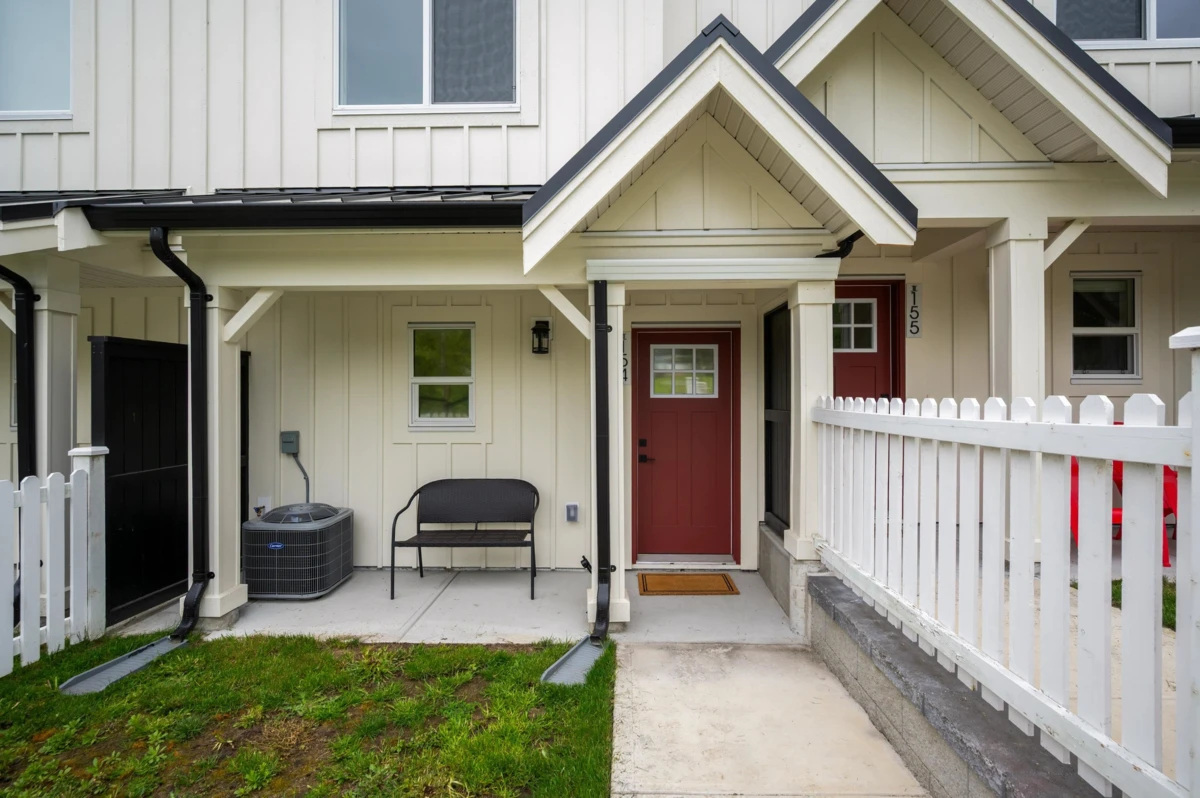 Family Room Photo of 154 24951 112 Avenue, Maple Ridge, BC