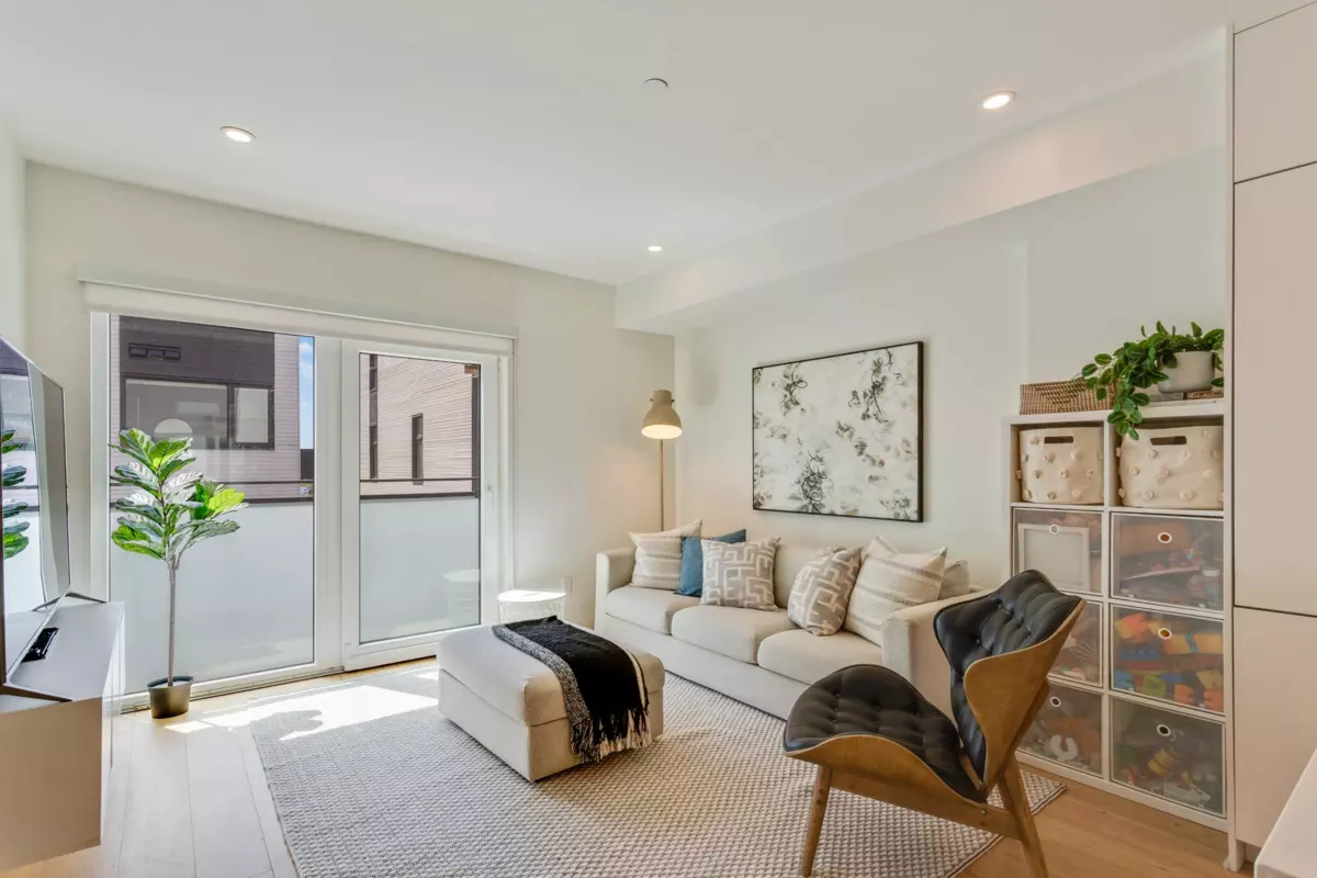 Living Room Photo of 125 649 E 3rd Street, North Vancouver, BC