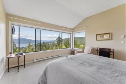 Powder Room Photo of 5207 Aspen Drive, West Vancouver, BC