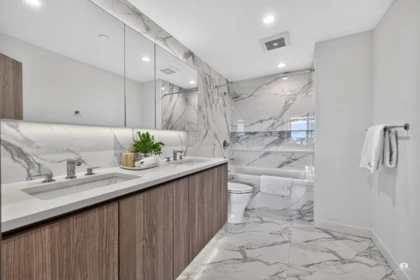 Guest Bathroom Photo of 1403 4880 Lougheed Highway, Burnaby, BC