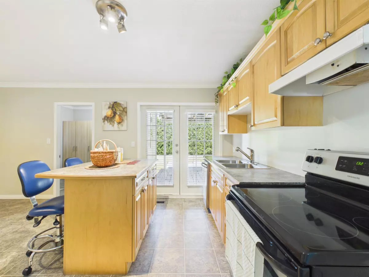 Dining Area Photo of 20875 Camwood Avenue, Maple Ridge, BC