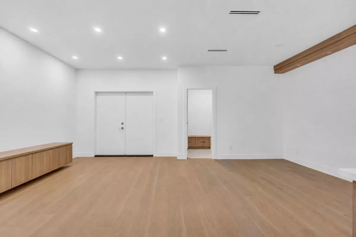 Family Room Photo of 3 6176 Elgin Avenue, Burnaby, BC