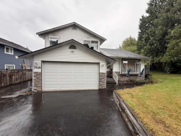 Kitchen Photo of 7518 149a Avenue, Surrey, BC