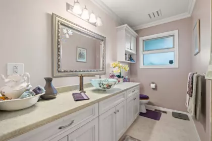 Guest Bathroom Photo of 2544 Sunnyside Crescent, Abbotsford, BC