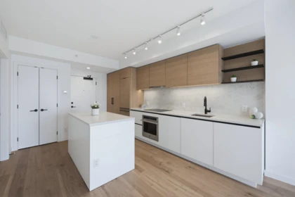 Kitchen Photo of 1106 13428 105 Avenue, Surrey, BC