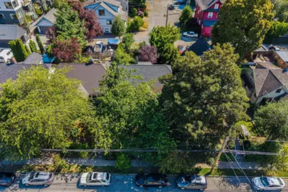 415 Seventh Street, New Westminster, BC, New Westminster — Single Family Residence for sale