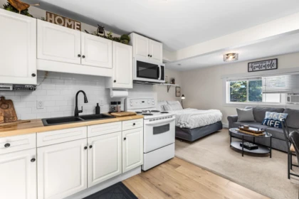 Kitchen Island Photo of 20 450 Esplanade Avenue, Harrison Hot Springs, BC