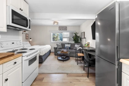 Kitchen Photo of 20 450 Esplanade Avenue, Harrison Hot Springs, BC