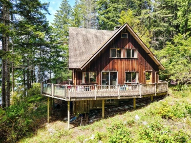 Dining Area Photo of 6787 Sechelt Inlet Road, Sechelt, BC