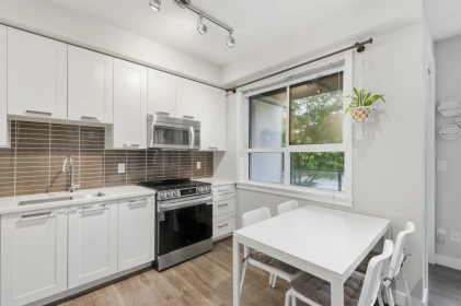 206 15388 105 Avenue, Surrey, BC, Surrey — Apartment/Condo for sale
