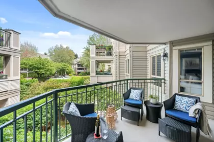 Front Yard Photo of 202 22015 48 Avenue, Langley, BC