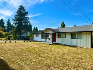 Living Room Photo of 22543 123 Avenue, Maple Ridge, BC