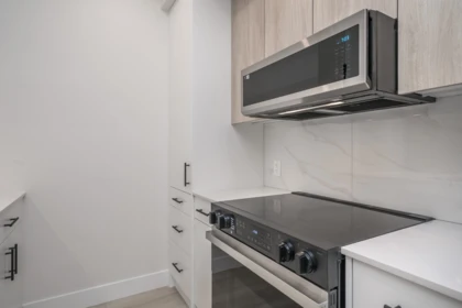 Kitchen Island Photo of 103 34395 Gladys Avenue, Abbotsford, BC