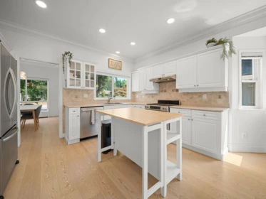 Kitchen Island Photo of 16152 110 Avenue, Surrey, BC