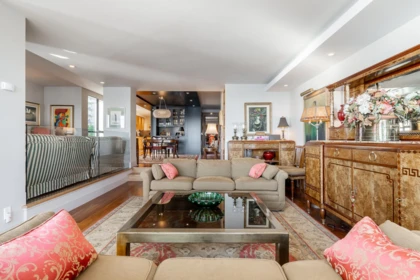 Family Room Photo of 301 1930 Bellevue Avenue, West Vancouver, BC