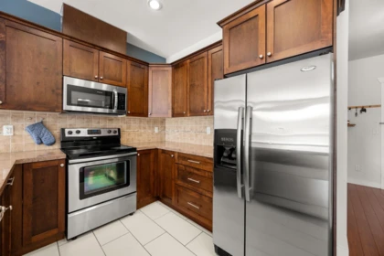 Kitchen Island Photo of 303 14333 104 Avenue, Surrey, BC