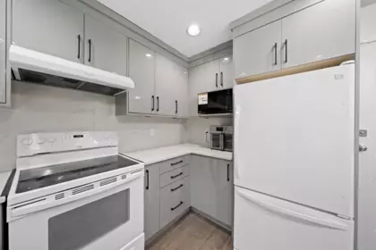 Guest Bathroom Photo of 42 23085 118 Avenue, Maple Ridge, BC