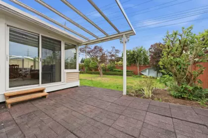 Front Yard Photo of 15429 95 Avenue, Surrey, BC