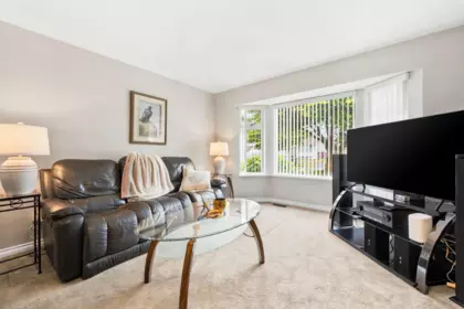 Kitchen Photo of 15429 95 Avenue, Surrey, BC
