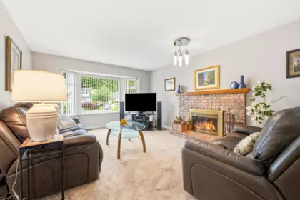 Living Room Photo of 15429 95 Avenue, Surrey, BC