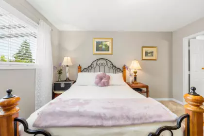 Powder Room Photo of 15429 95 Avenue, Surrey, BC