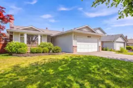 15429 95 Avenue, Surrey, BC