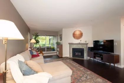 Dining Area Photo of 301 2250 W 3rd Avenue, Vancouver, BC