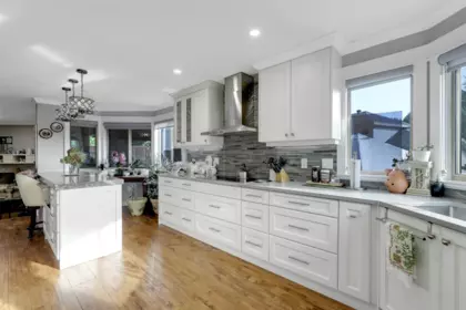 Kitchen Photo of 16346 80 Avenue, Surrey, BC