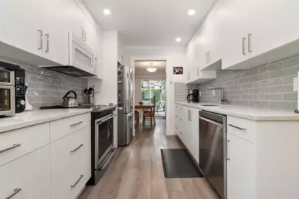 Kitchen Photo of 14 46349 Cessna Drive, Chilliwack, BC