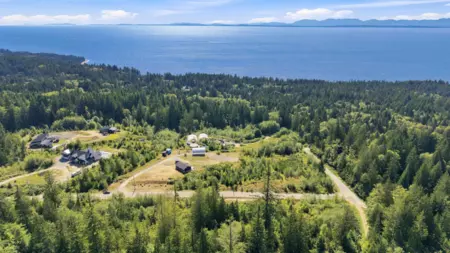 Hot Tub / Spa Photo of 1846 Harman Road, Roberts Creek, BC