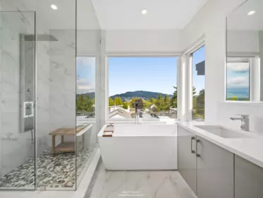 Guest Bathroom Photo of 116 N Warwick Avenue, Burnaby, BC