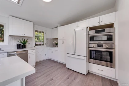 Kitchen Photo of 667 Plymouth Drive, North Vancouver, BC