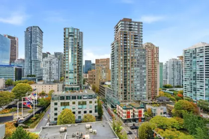 Breakfast Nook Photo of 1803 939 Homer Street, Vancouver, BC