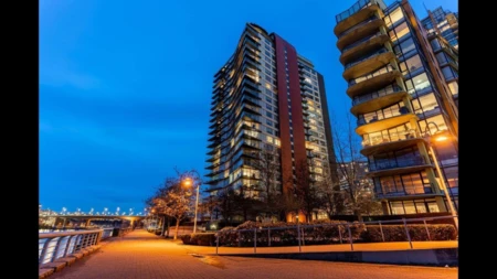 2705 8 Smithe Mews, Vancouver, BC, Vancouver — Apartment/Condo for sale