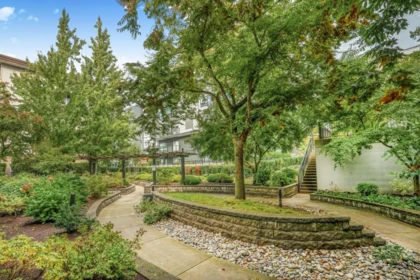 Front Yard Photo of 316 13789 107a Avenue, Surrey, BC