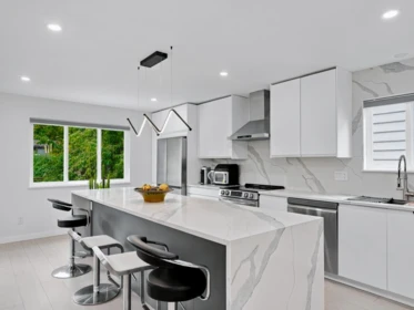 Kitchen Island Photo of 2045 Kirkstone Road, North Vancouver, BC