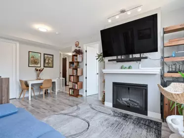 401 9300 University Crescent, Burnaby, BC, Burnaby — Apartment/Condo for sale