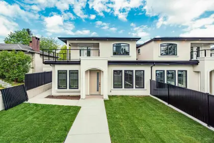 4641 Bond Street, Burnaby, BC, Burnaby — Half Duplex for sale