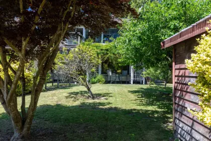 6461 Samron Road, Sechelt, BC, Sechelt — Single Family Residence for sale
