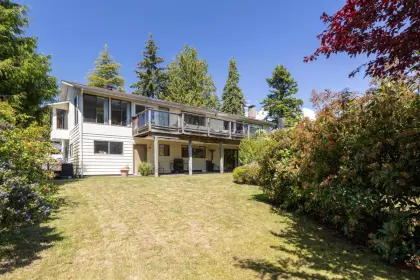 6461 Samron Road, Sechelt, BC, Sechelt — Single Family Residence for sale