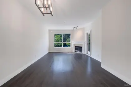 209 3895 Sandell Street, Burnaby, BC, Burnaby — Apartment/Condo for sale