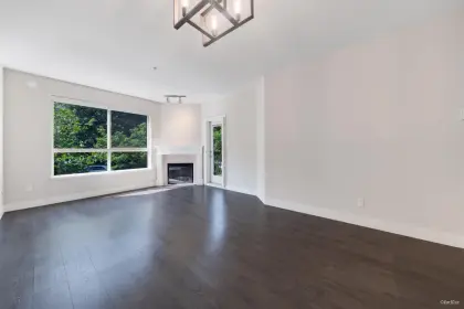 209 3895 Sandell Street, Burnaby, BC, Burnaby — Apartment/Condo for sale