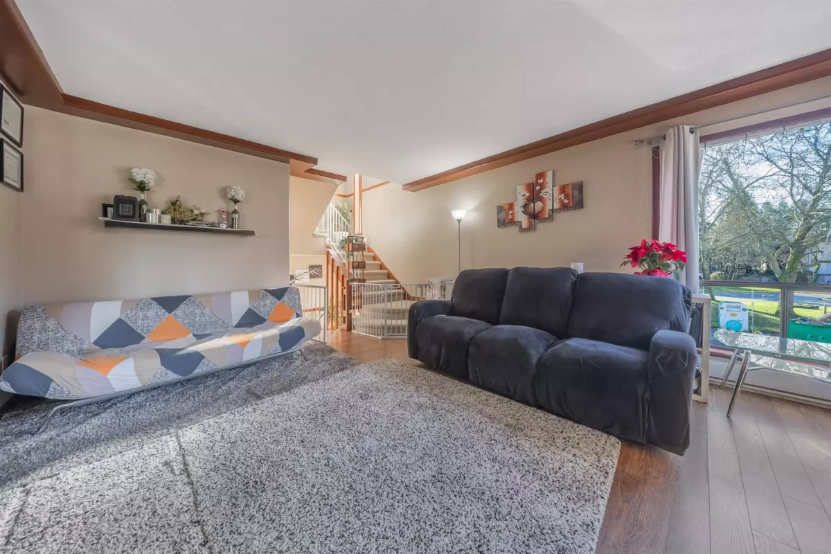 Family Room Photo of 10560 Holly Park Lane, Surrey, BC