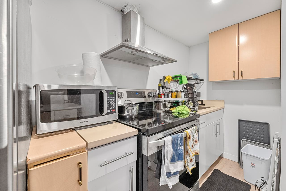 Entry Foyer Photo of 3229 W 24th Avenue, Vancouver, BC