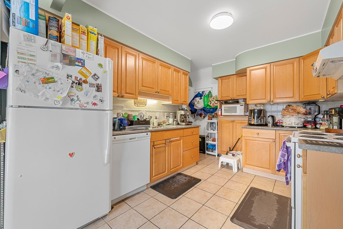 Primary Bathroom Photo of 3229 W 24th Avenue, Vancouver, BC