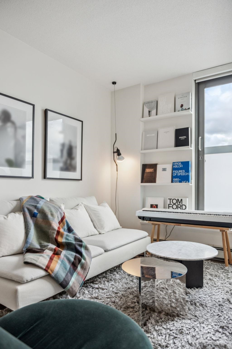 Family Room Photo of 809 66 W Cordova Street, Vancouver, BC