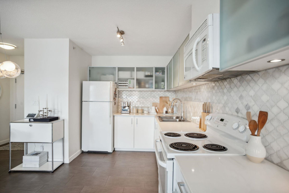 Guest Bathroom Photo of 809 66 W Cordova Street, Vancouver, BC